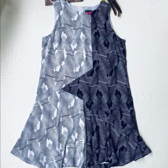 Vince Camuto Abstract Printed Sheath Dress - Picture 4 of 8